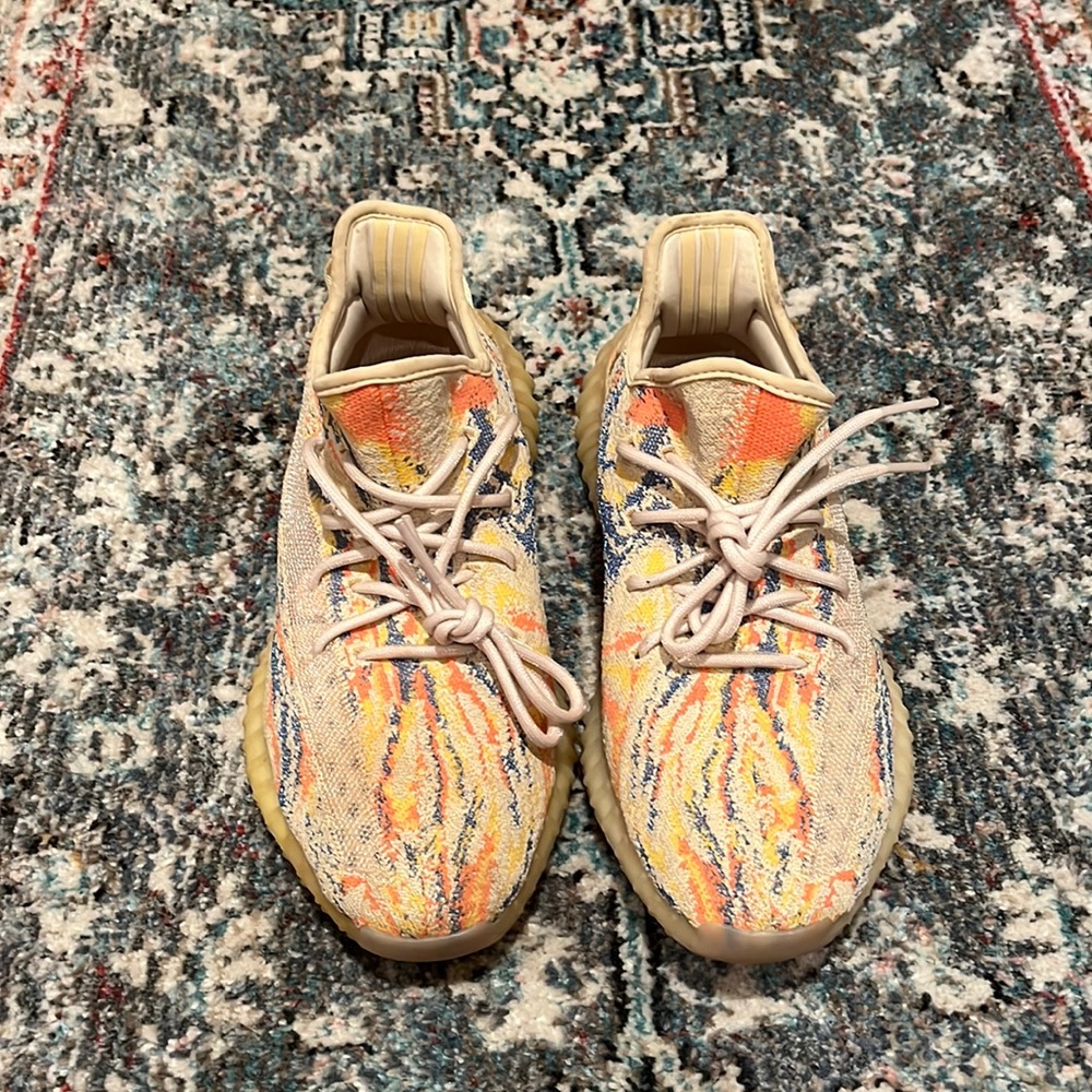 Yeezy multicolored never worn (real)